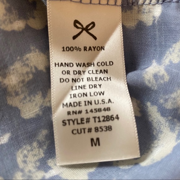 NWT Everly floral bell sleeve front tie blouse - Picture 9 of 9